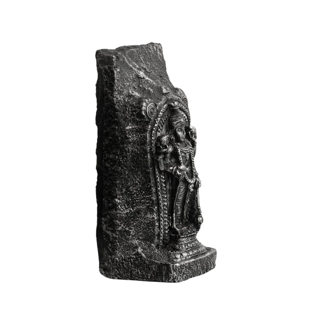 guruvayurappan-stone-statue-side